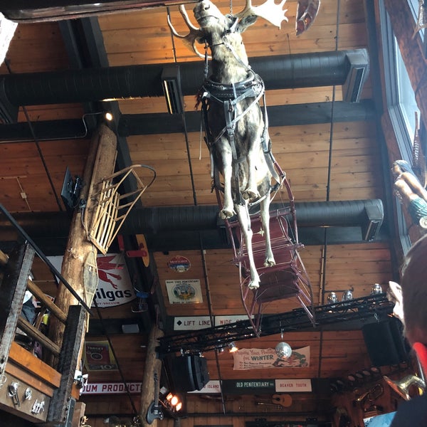 รูปภาพถ่ายที่ Mangy Moose Restaurant and Saloon โดย Donna เมื่อ 2/13/2020