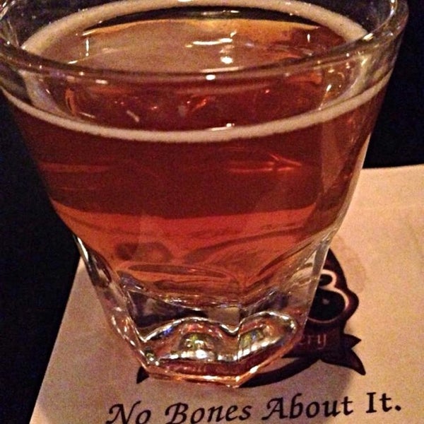 8/12/2014 tarihinde Phil W.ziyaretçi tarafından Bare Bones Grill &amp; Brewery'de çekilen fotoğraf