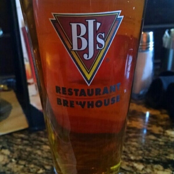 Foto tomada en BJ&#39;s Restaurant &amp; Brewhouse  por Jason M. el 10/4/2014