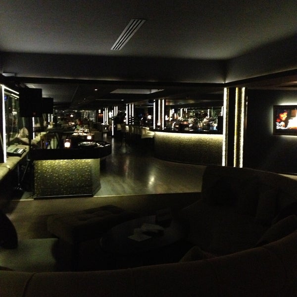 Das Foto wurde bei Eleven Restaurant &amp; Lounge von Виктория К. am 5/2/2013 aufgenommen