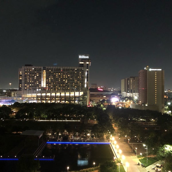 Foto diambil di Marriott Marquis Houston oleh Melania S. pada 7/21/2019