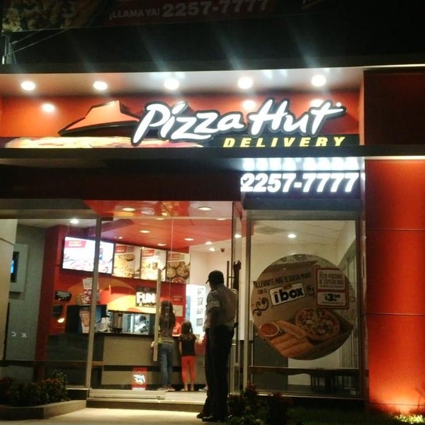 Pizza Hut Av. Masferrer Norte, Col. Escalón