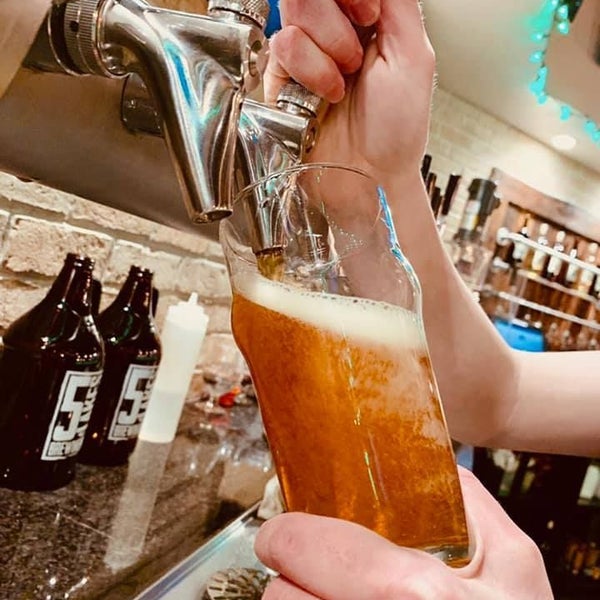 Photo prise au 5 Lakes Brewing Co par user203991 u. le4/24/2019