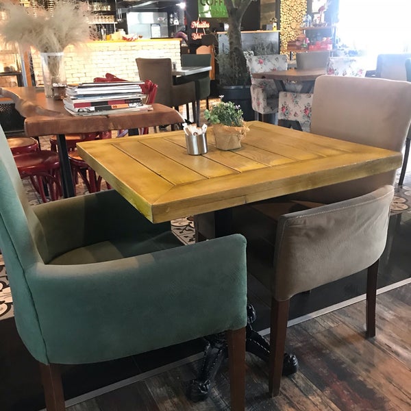 Foto tirada no(a) Coffee Table por Aslinur ß. em 12/3/2018