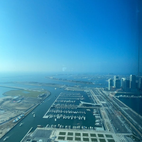 Photo taken at Dubai Marriott Harbour Hotel &amp; Suites by Maj 🎧 on 1/30/2023
