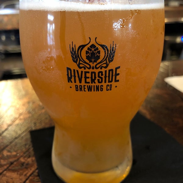 Foto diambil di Riverside Brewing Company oleh Ryan G. pada 10/6/2019