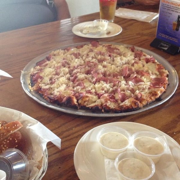 Foto diambil di Wild River Brewing &amp; Pizza Co. oleh Dbl G. pada 8/8/2013