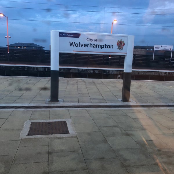 Foto tirada no(a) Wolverhampton Railway Station (WVH) por Ian em 11/5/2018
