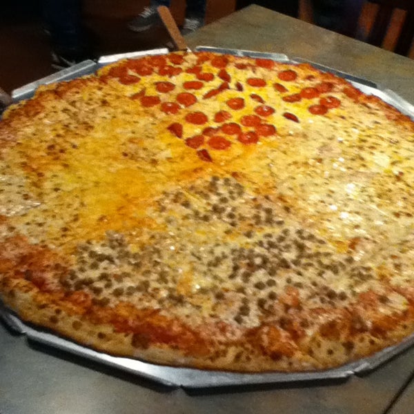 Fox's Pizza Den - 10 tips from 195 visitors