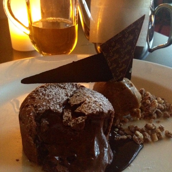 4/1/2014에 Phing T.님이 Finale Desserterie &amp; Bakery에서 찍은 사진