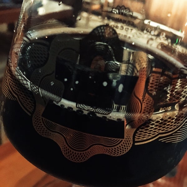 1/16/2019 tarihinde Eric B.ziyaretçi tarafından Ermanos Craft Beer &amp; Wine Bar'de çekilen fotoğraf
