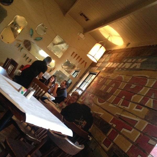 Das Foto wurde bei Roberto&#39;s River Road Restaurant von Brandon B. am 7/10/2013 aufgenommen