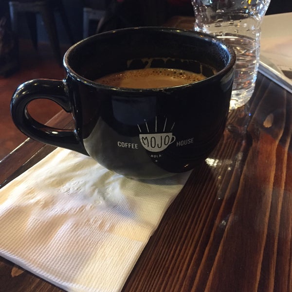 1/15/2018 tarihinde Michael J.ziyaretçi tarafından Mojo Coffee House'de çekilen fotoğraf