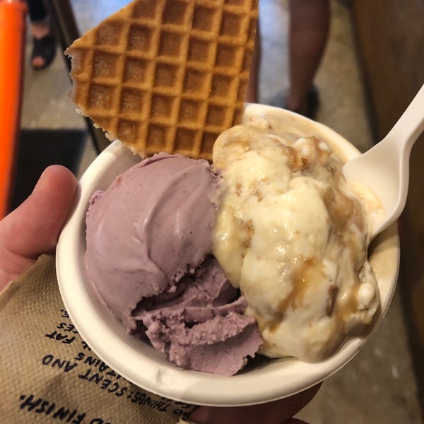Foto tomada en Jeni&#39;s Splendid Ice Creams  por Michael J. el 7/16/2019