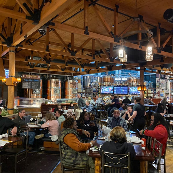 Photo taken at Redwood Steakhouse &amp; Brewery by Beer J. on 3/9/2020
