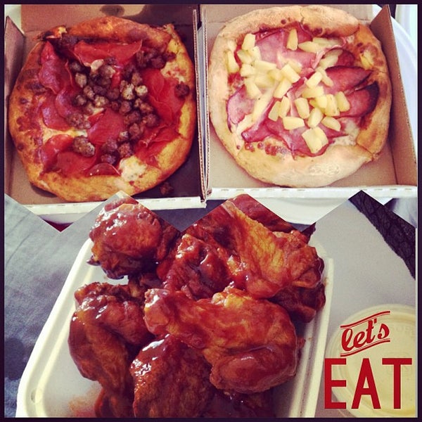 Crispy Crust Pizza Place in Los Angeles