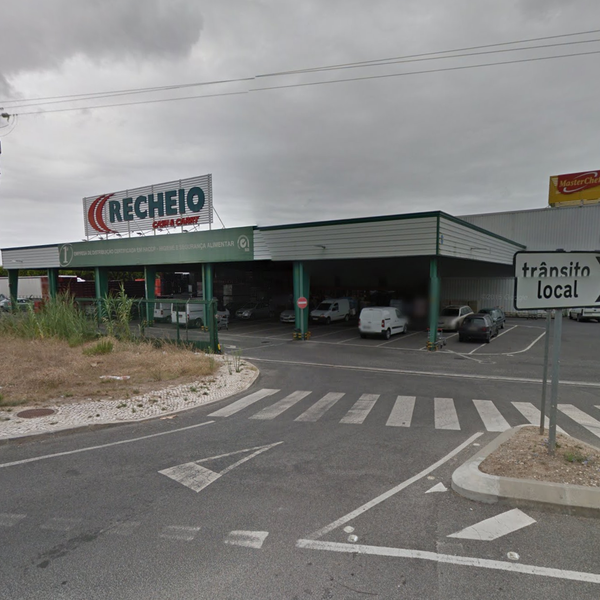 Recheio Cash & Carry Grocery Store in Óbidos