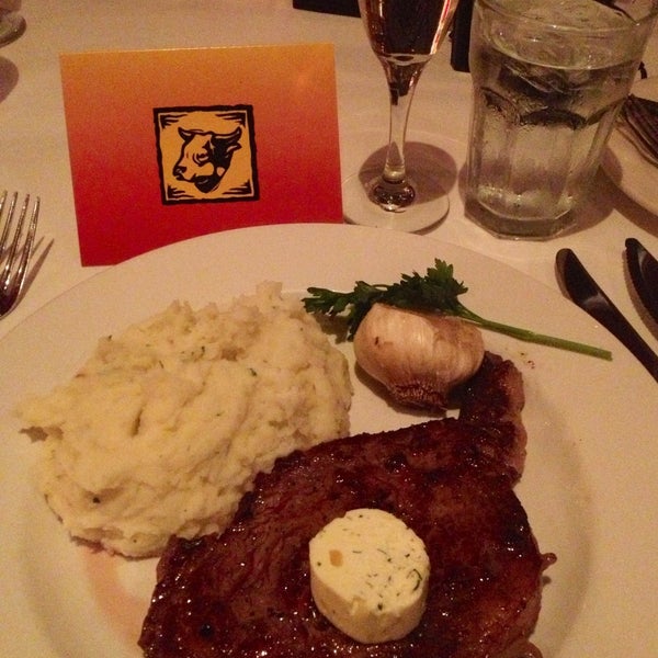 Das Foto wurde bei 5th Street Steakhouse von Morgan A. am 4/23/2013 aufgenommen