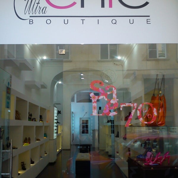 Table clothing shop. Chic boutique. Бутик свет и блеск- не просто шик! это новенький бутик афиша. Chic boutique 2003. Children's clothing store.