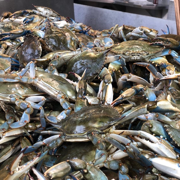 Foto scattata a Captain White&#39;s Seafood da Nk C. il 10/28/2018