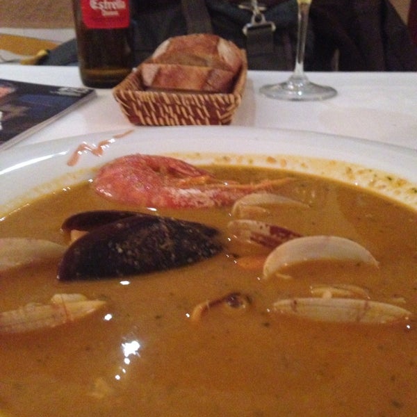 12/18/2013 tarihinde ᴡ R.ziyaretçi tarafından Restaurant La Salseta'de çekilen fotoğraf