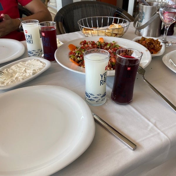 Foto diambil di Kanatçı Ağa Restaurant oleh Ozan33 pada 8/24/2020