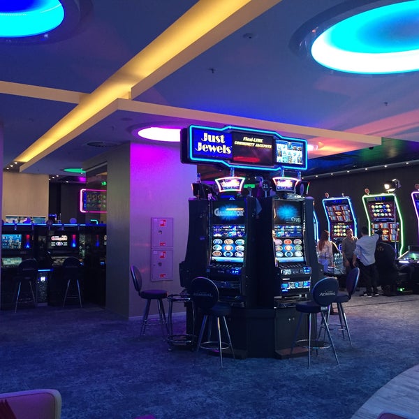 Как доехать до AKROPOLIS (Kauno Akropolis) в Naujamiestis на автобусе или канатной дороге?