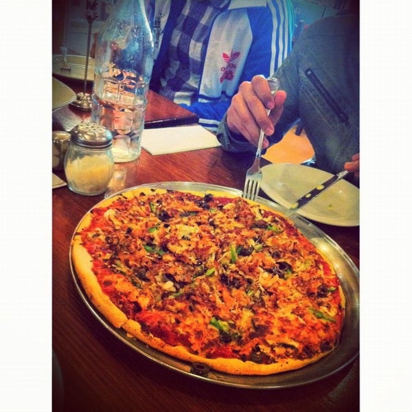 Номер пиццы тото. Номер пиццы тото. Кафе пицца владимир. Пиццерия тото ковров. Пицца с фетой.