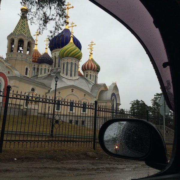 Переделкино дачный поселок писателей. Переделкино москва. Переделкино писательский поселок пастернака. Переделкино сейчас. Храм переделкино игоря черниговского пасха.