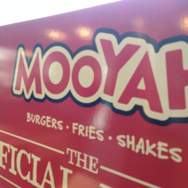 Das Foto wurde bei MOOYAH Burgers, Fries &amp; Shakes von Lily L. am 12/29/2013 aufgenommen
