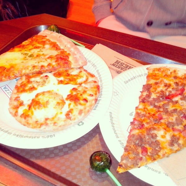 1/31/2014 tarihinde Imen E.ziyaretçi tarafından New York Pizza'de çekilen fotoğraf