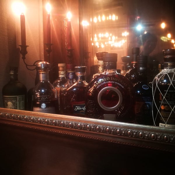 3/26/2019에 Stratos T.님이 The Rum Bar cocktails &amp; spirits에서 찍은 사진