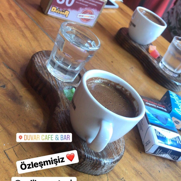Снимок сделан в Duvar Cafe Bar пользователем Büşra C. 6/26/2019