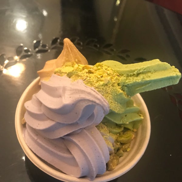 If you want an ice cream but not with regular milk this is the place. They have “new” flavors like lavanda but the best is chocolate and the green tea.