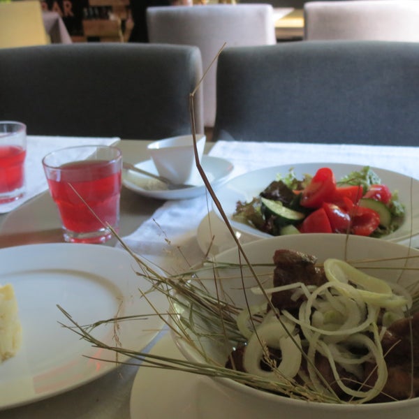 телятина гриль и греческий салат