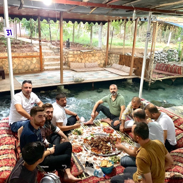 Photo taken at Beyaz Su Nebi Usta&#39;nın Yeri Dicle Restoran by Veysi T. on 8/25/2019