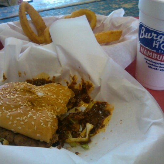 10/26/2012 tarihinde John H.ziyaretçi tarafından Burger House'de çekilen fotoğraf