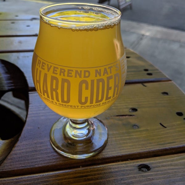 Photo taken at Reverend Nat&#39;s Hard Cider by Grady L. on 6/19/2019