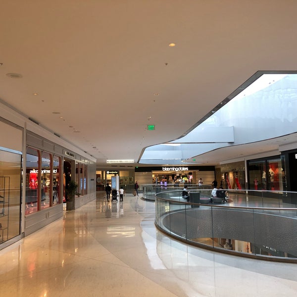 Shopping itineraries in Bloomingdale's (Beverly Center) in August