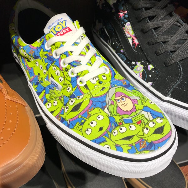 Del amo deals mall vans
