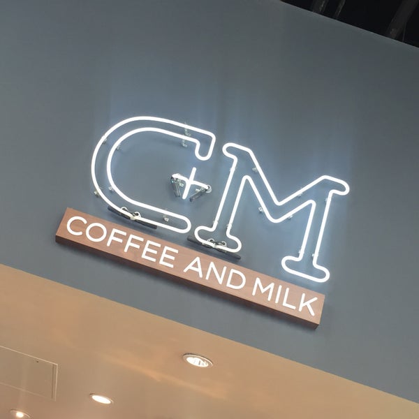 Снимок сделан в C+M (Coffee and Milk) at LACMA пользователем Marv 8/20/2016