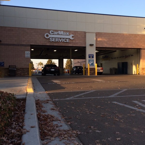 CarMax Auto Dealership in Fresno
