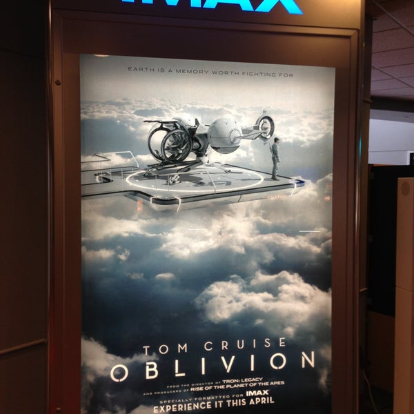 Foto scattata a Esquire IMAX Theatre da Gabe S. il 4/18/2013