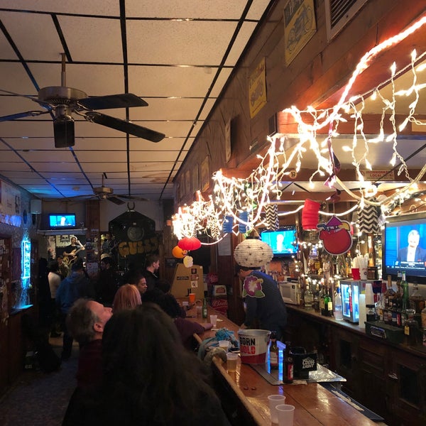 Photo taken at Gussy&#39;s by Ramon M. on 11/18/2018