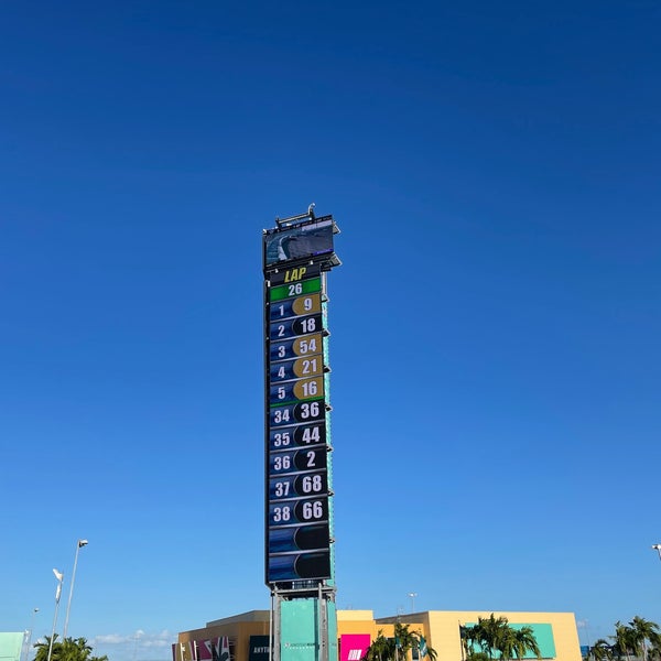 Foto tirada no(a) Homestead-Miami Speedway por Kimberley W. em 10/22/2022