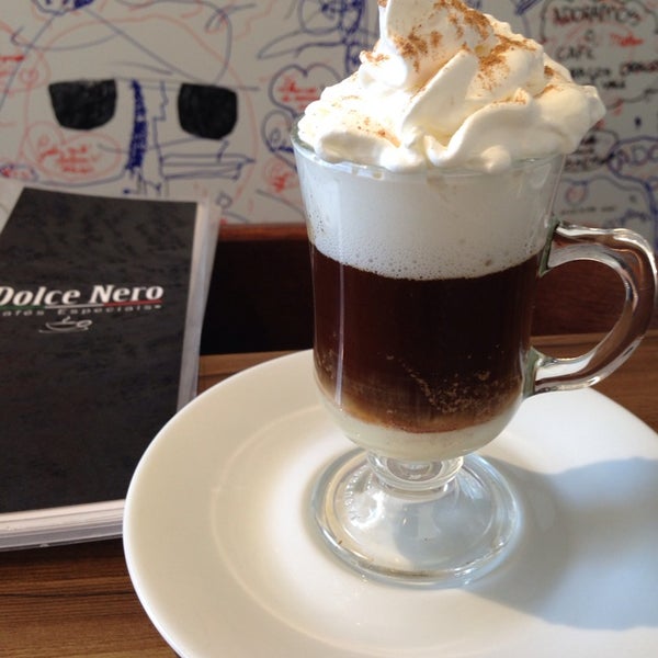 รูปภาพถ่ายที่ Dolce Nero Cafés โดย Simone H. เมื่อ 12/6/2014