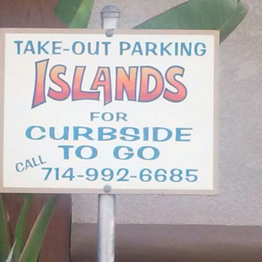 รูปภาพถ่ายที่ Islands Restaurant โดย Rose R. เมื่อ 5/3/2013