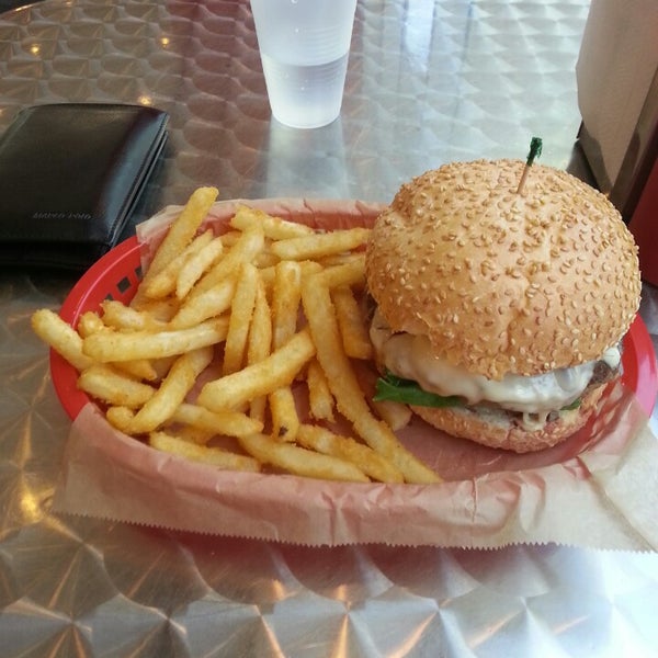 Photo taken at Pearl&#39;s Deluxe Burgers by Florian R. on 6/17/2013