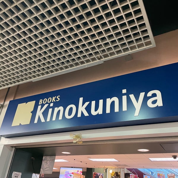 6/19/2022에 K W.님이 Kinokuniya Bookstore에서 찍은 사진