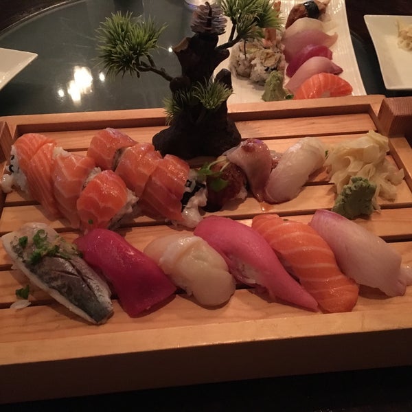 Das Foto wurde bei Bluefin Japanese Restaurant &amp; Lounge von Conner H. am 10/20/2017 aufgenommen